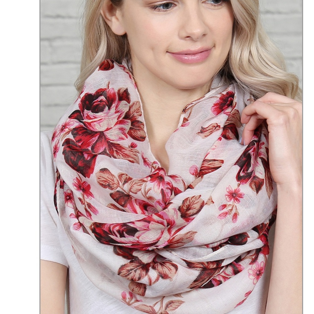 ☕️Stunning Floral Infinity Scarf 🌟